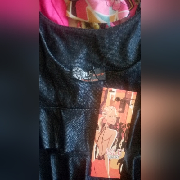 Bundle of 3 ISLE appeal tops Women's - Picture 2 of 2